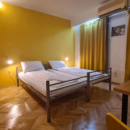 Sleep Inn Hostel Bucharest Exterior photo