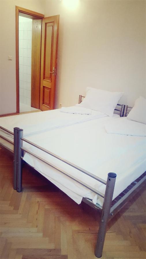 Sleep Inn Hostel Bucharest Exterior photo