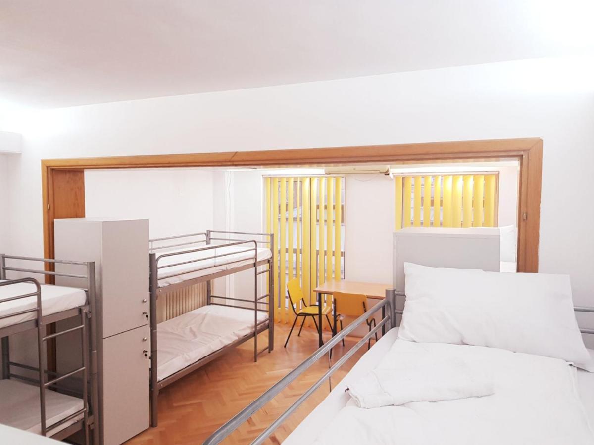 Sleep Inn Hostel Bucharest Exterior photo
