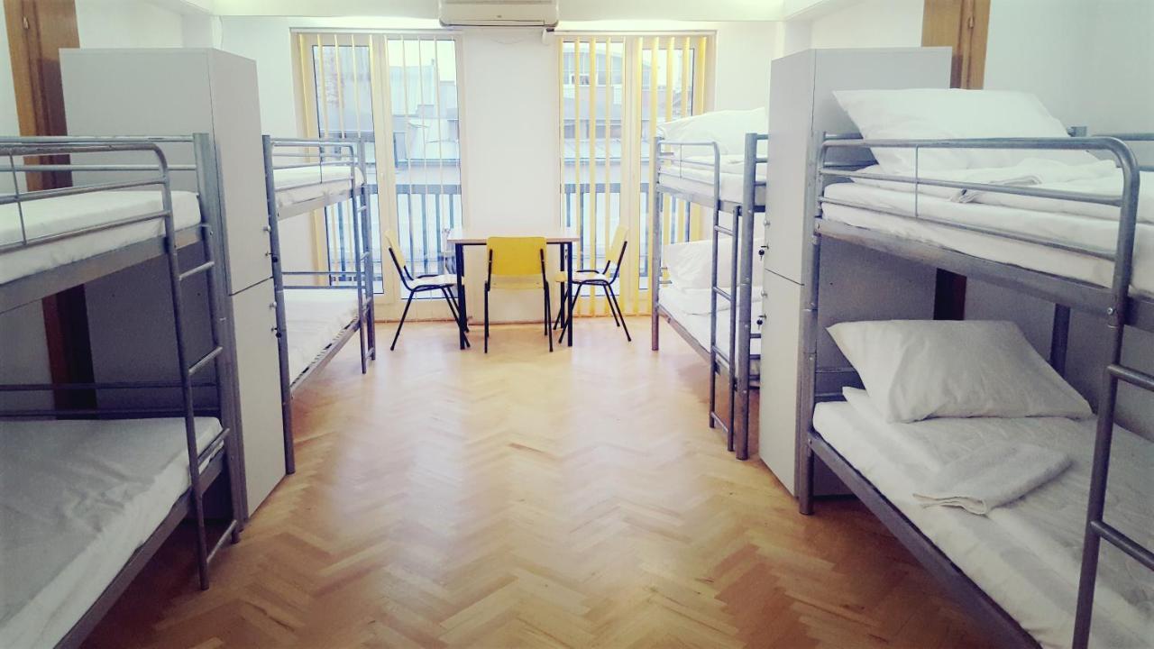 Sleep Inn Hostel Bucharest Exterior photo