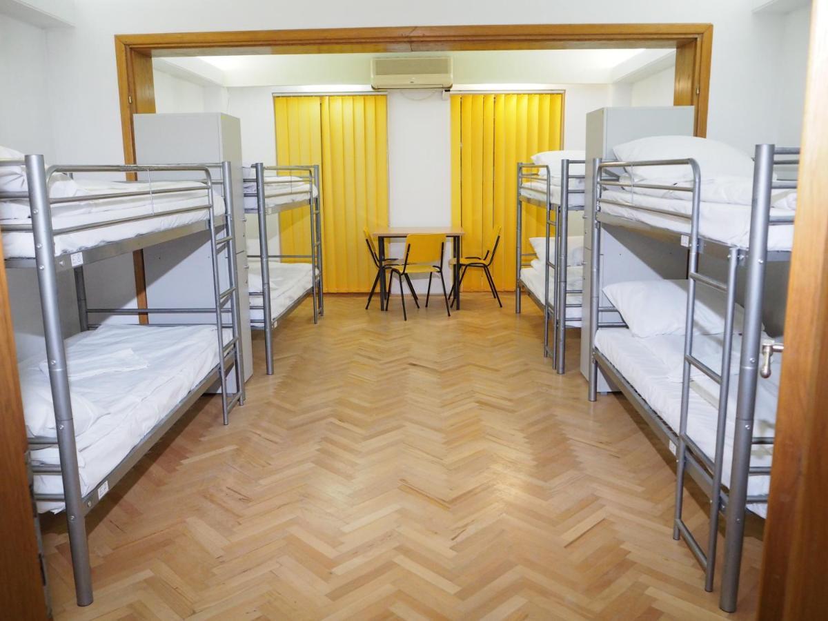 Sleep Inn Hostel Bucharest Exterior photo