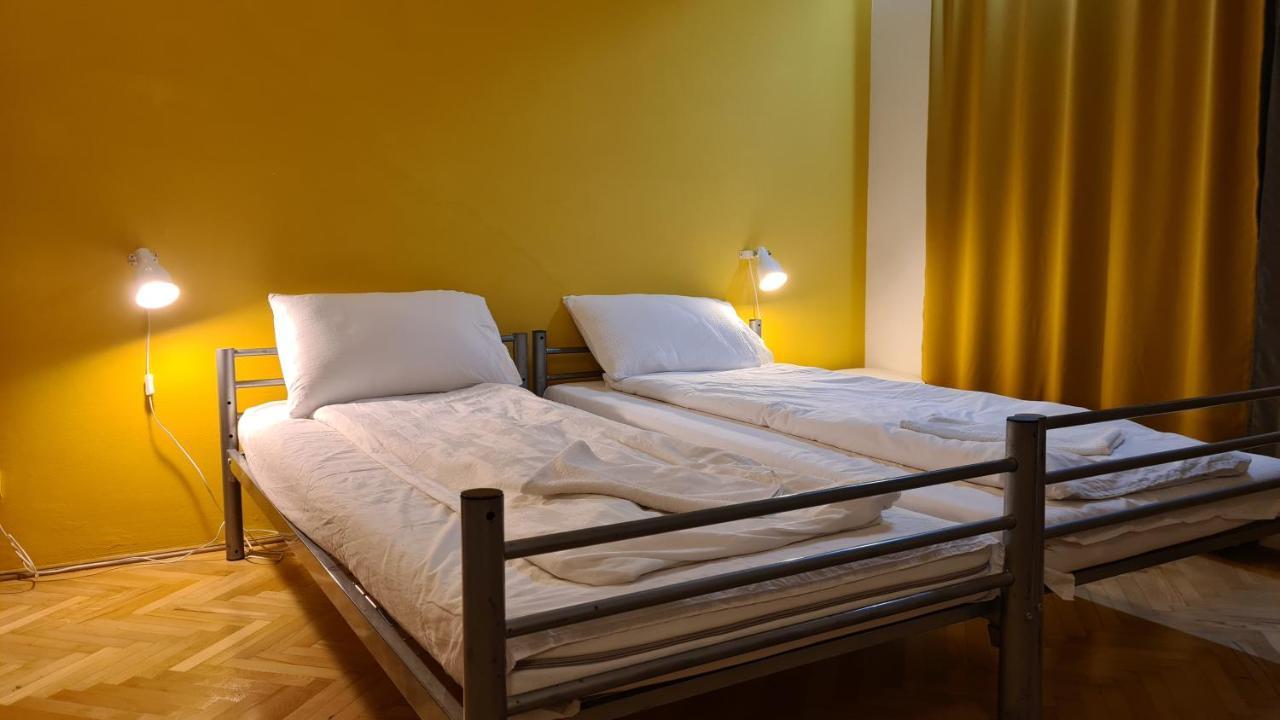 Sleep Inn Hostel Bucharest Exterior photo