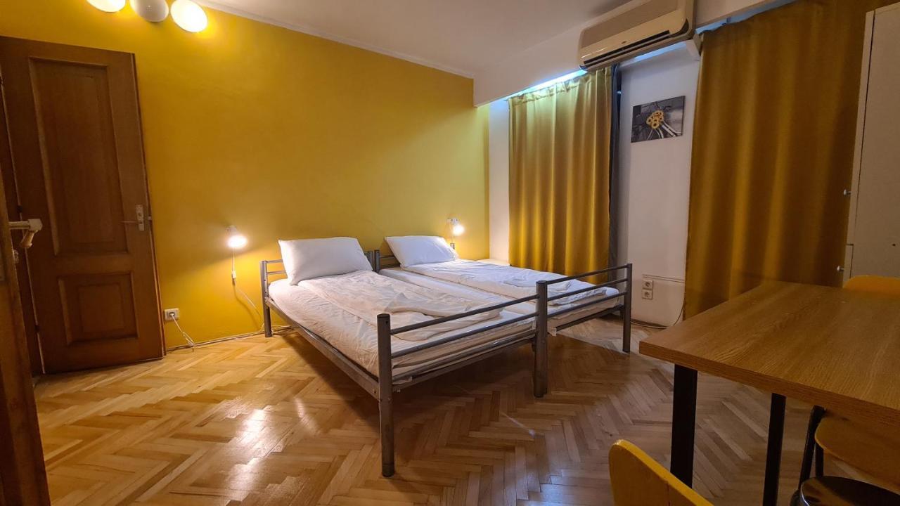 Sleep Inn Hostel Bucharest Exterior photo