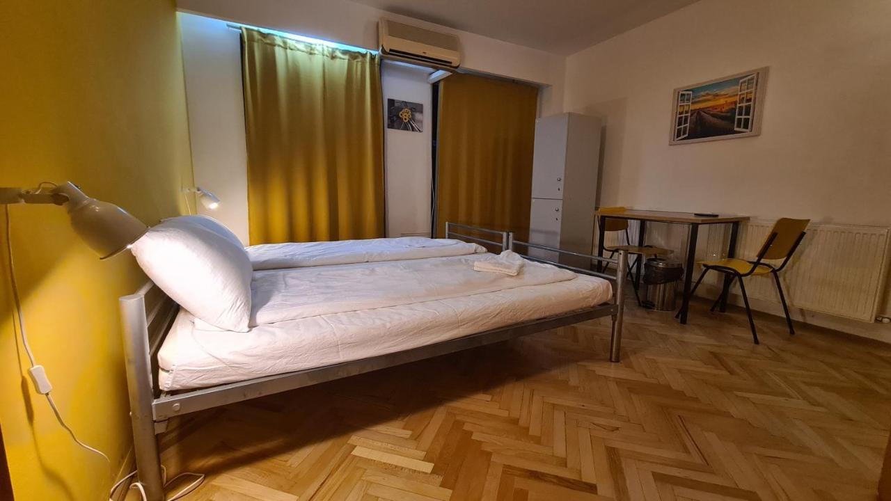 Sleep Inn Hostel Bucharest Exterior photo